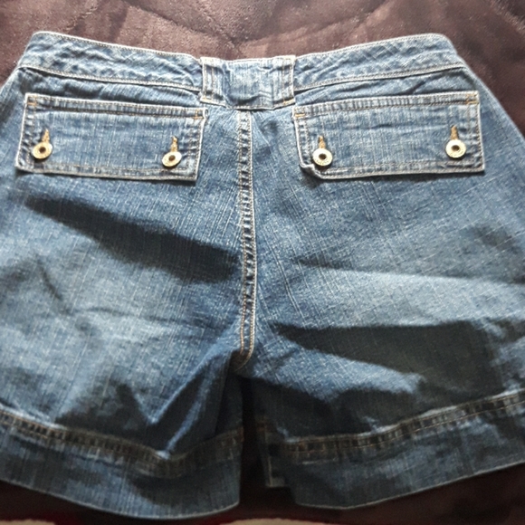 Shorts - Picture 3 of 4
